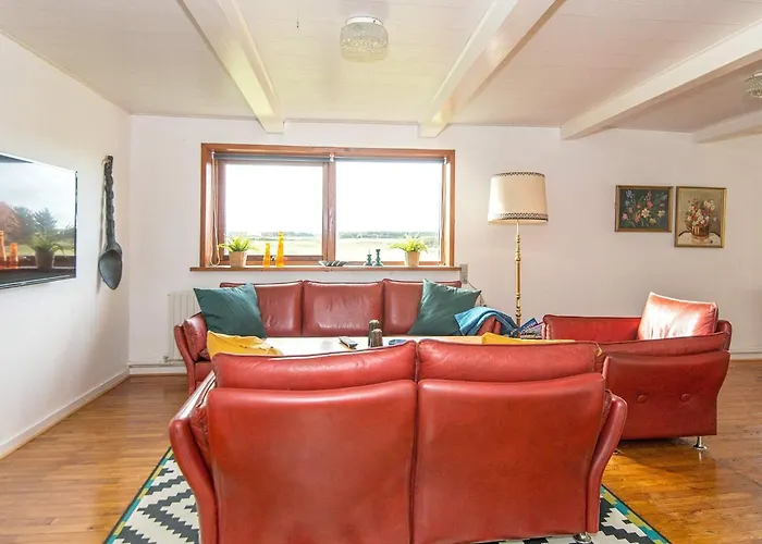 7 Person In Harboore-by Traum * Harboor